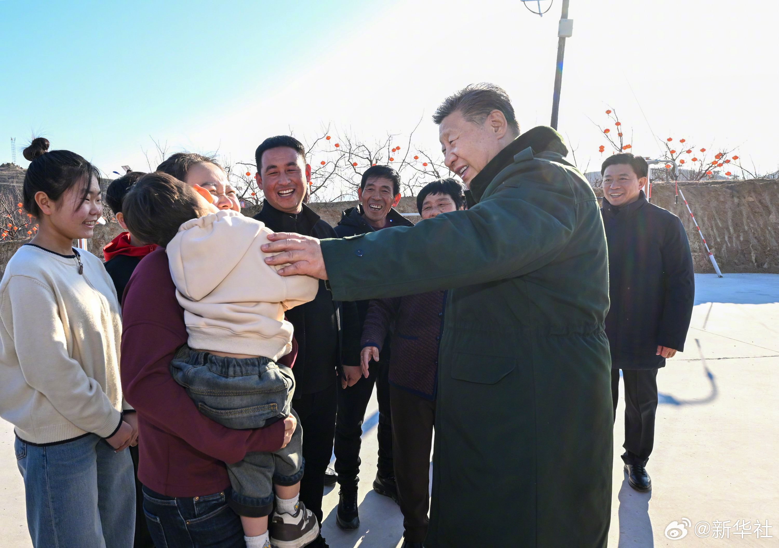 习近平在辽宁葫芦岛市看望慰问受灾群众